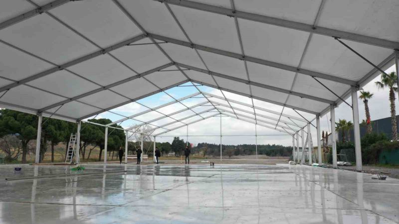 Tuzla’da “İlk Evim” projesinde kuraların çekileceği çadırlar kurulmaya başlandı Tuzla’da “İlk Evim” projesinde kuraların çekileceği çadırlar kurulmaya başlandı