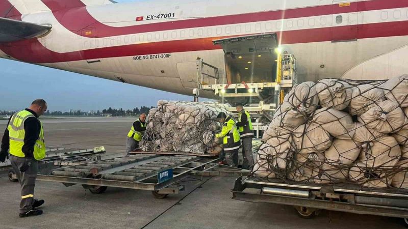 Pakistan’dan bir günde 3 yardım uçağı geldi Pakistan’dan bir günde 3 yardım uçağı geldi