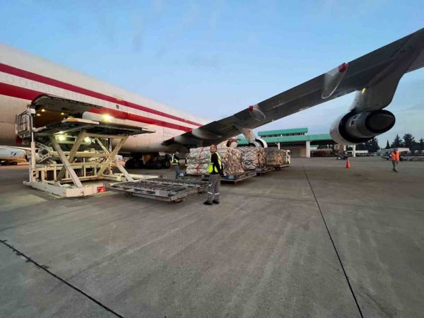 Pakistan’dan bir günde 3 yardım uçağı geldi Pakistan’dan bir günde 3 yardım uçağı geldi