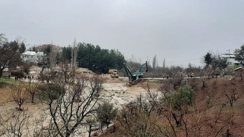 Kayıp iki kişiyi arama çalışmaları sürüyor Kayıp iki kişiyi arama çalışmaları sürüyor