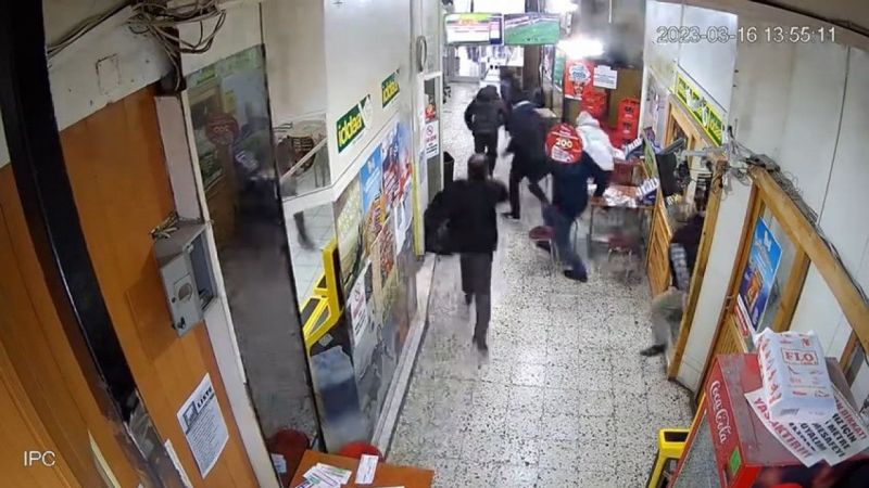 Bolu'daki deprem paniği kamerada: Pasajdan böyle çıktılar Bolu'daki deprem paniği kamerada: Pasajdan böyle çıktılar