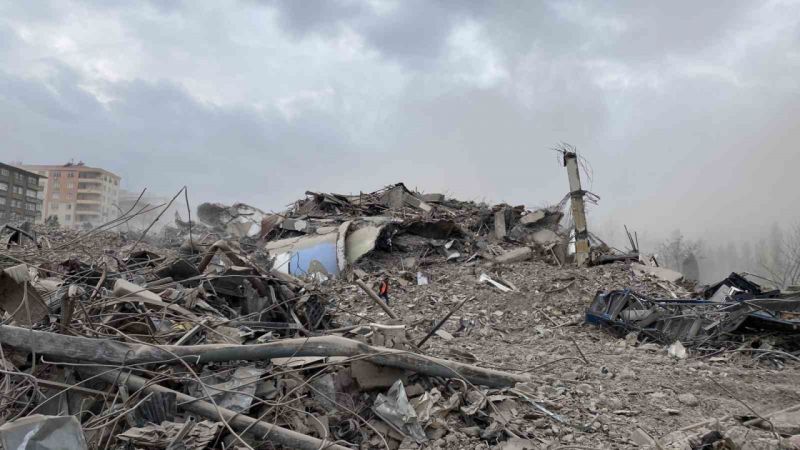 89 kişinin hayatını kaybettiği Diyar Galeria İş Merkezi bir dokunuşla yıkıldı 89 kişinin hayatını kaybettiği Diyar Galeria İş Merkezi bir dokunuşla yıkıldı