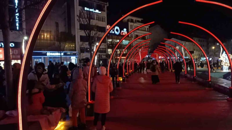 Bolu’da depremi yaşayan vatandaşlar evlerine girmeye korkuyor Bolu’da depremi yaşayan vatandaşlar evlerine girmeye korkuyor