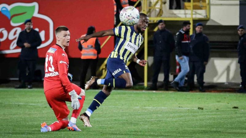 Rekor kıran Enver Valencia, Alex'i geçti Rekor kıran Enver Valencia, Alex'i geçti