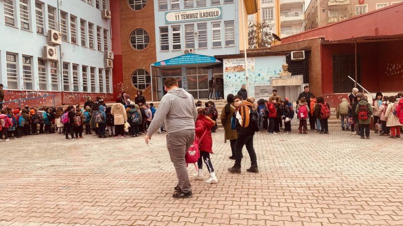 Sel nedeniyle Şanlıurfa’nın ilçelerinde eğitime verilen ara sona erdi Sel nedeniyle Şanlıurfa’nın ilçelerinde eğitime verilen ara sona erdi