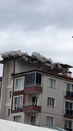 Binalardaki su depoları büyük risk oluşturuyor Binalardaki su depoları büyük risk oluşturuyor