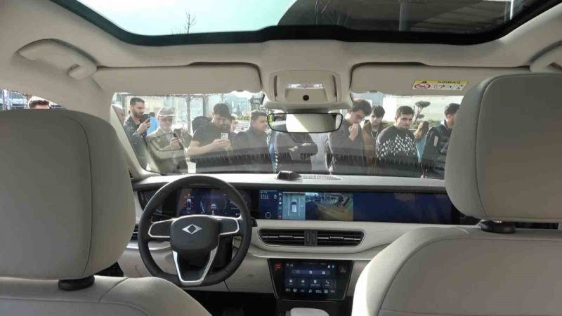 Türkiye’nin yerli otomobili TOGG’a Bursa’da yoğun ilgi Türkiye’nin yerli otomobili TOGG’a Bursa’da yoğun ilgi