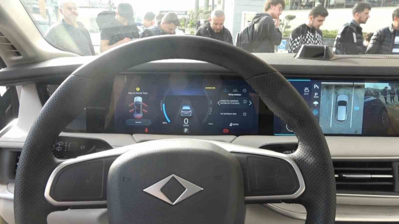 Türkiye’nin yerli otomobili TOGG’a Bursa’da yoğun ilgi Türkiye’nin yerli otomobili TOGG’a Bursa’da yoğun ilgi