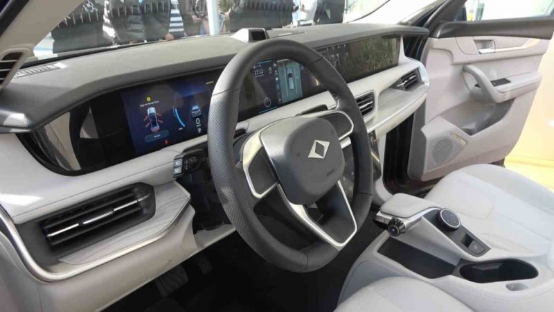 Türkiye’nin yerli otomobili TOGG’a Bursa’da yoğun ilgi Türkiye’nin yerli otomobili TOGG’a Bursa’da yoğun ilgi