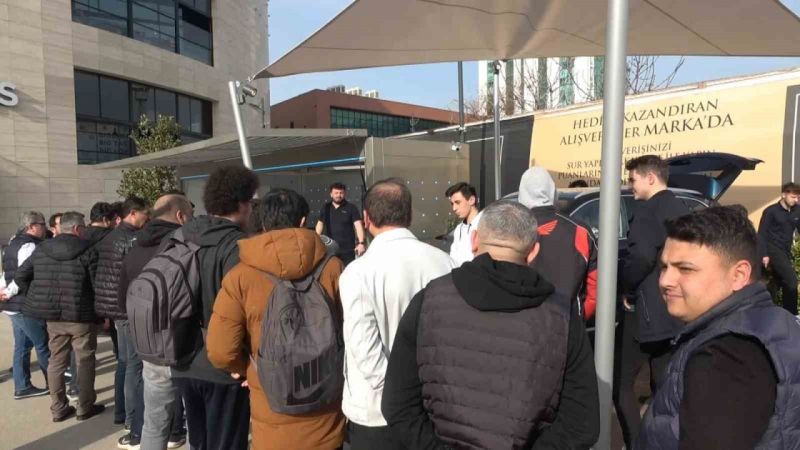 Türkiye’nin yerli otomobili TOGG’a Bursa’da yoğun ilgi Türkiye’nin yerli otomobili TOGG’a Bursa’da yoğun ilgi