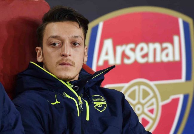 Mesut Özil, futbolu bıraktığını açıkladı Mesut Özil, futbolu bıraktığını açıkladı