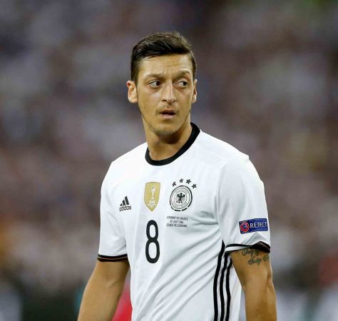 Mesut Özil, futbolu bıraktığını açıkladı Mesut Özil, futbolu bıraktığını açıkladı