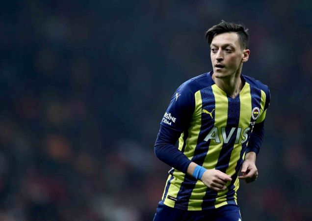 Mesut Özil, futbolu bıraktığını açıkladı Mesut Özil, futbolu bıraktığını açıkladı