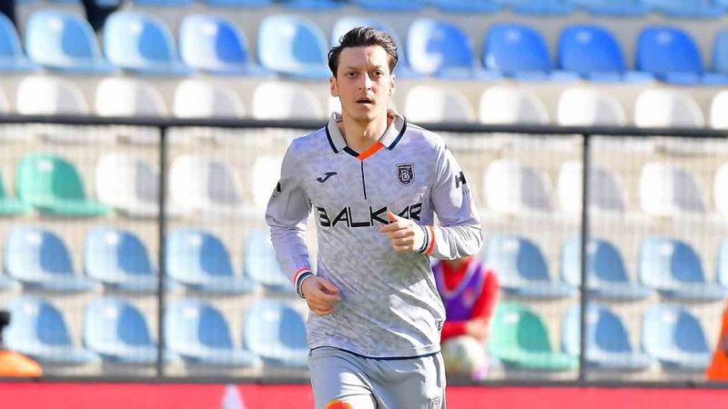 Mesut Özil, futbolu bıraktığını açıkladı Mesut Özil, futbolu bıraktığını açıkladı