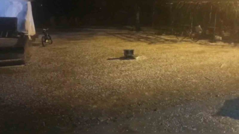 Şanlıurfa’da dolu ve sağanak yağış etkili oldu, yollar dereye döndü Şanlıurfa’da dolu ve sağanak yağış etkili oldu, yollar dereye döndü