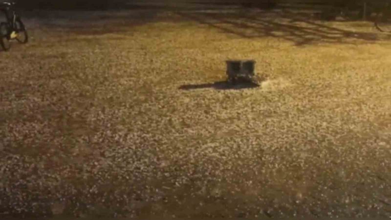 Şanlıurfa’da dolu ve sağanak yağış etkili oldu, yollar dereye döndü Şanlıurfa’da dolu ve sağanak yağış etkili oldu, yollar dereye döndü