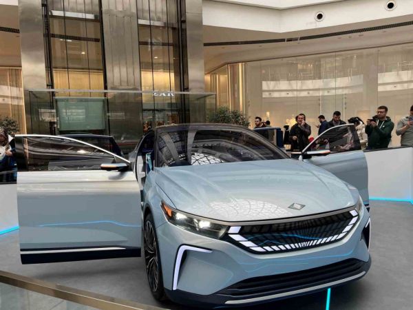 Türkiye’nin yerli otomobili TOGG’a Ankara’da yoğun ilgi Türkiye’nin yerli otomobili TOGG’a Ankara’da yoğun ilgi