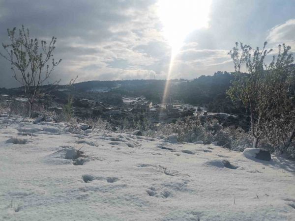 İzmirlilere kar sürprizi İzmirlilere kar sürprizi