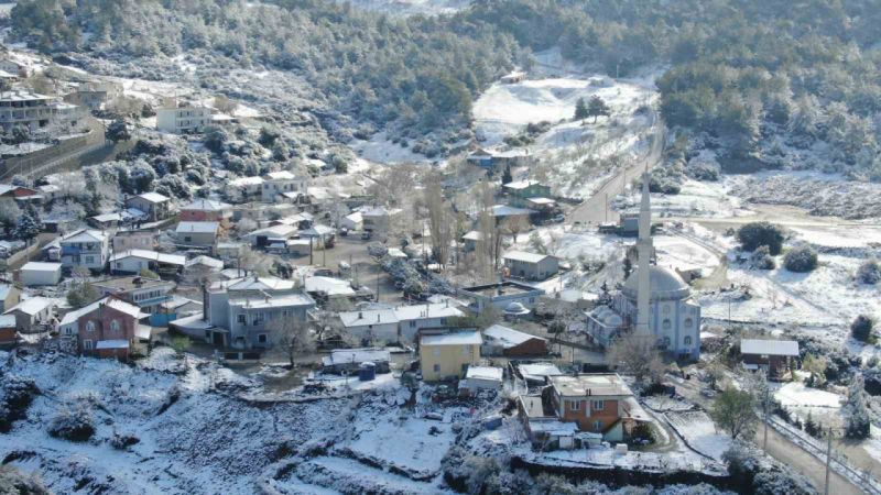 İzmirlilere kar sürprizi İzmirlilere kar sürprizi