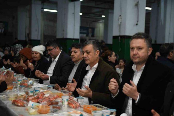 Esenyurt Belediye Başkanı Bozkurt, Yenikent Mahalle sakinleriyle iftar sofrasında buluştu Esenyurt Belediye Başkanı Bozkurt, Yenikent Mahalle sakinleriyle iftar sofrasında buluştu