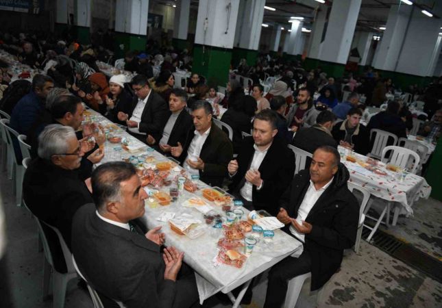 Esenyurt Belediye Başkanı Bozkurt, Yenikent Mahalle sakinleriyle iftar sofrasında buluştu Esenyurt Belediye Başkanı Bozkurt, Yenikent Mahalle sakinleriyle iftar sofrasında buluştu