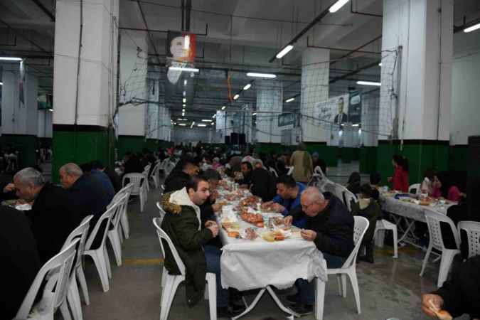Esenyurt Belediye Başkanı Bozkurt, Yenikent Mahalle sakinleriyle iftar sofrasında buluştu Esenyurt Belediye Başkanı Bozkurt, Yenikent Mahalle sakinleriyle iftar sofrasında buluştu
