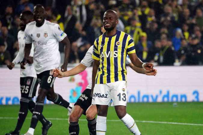 Fenerbahçe, 10 kişi kalan Beşiktaş'a mağlup oldu Fenerbahçe, 10 kişi kalan Beşiktaş'a mağlup oldu