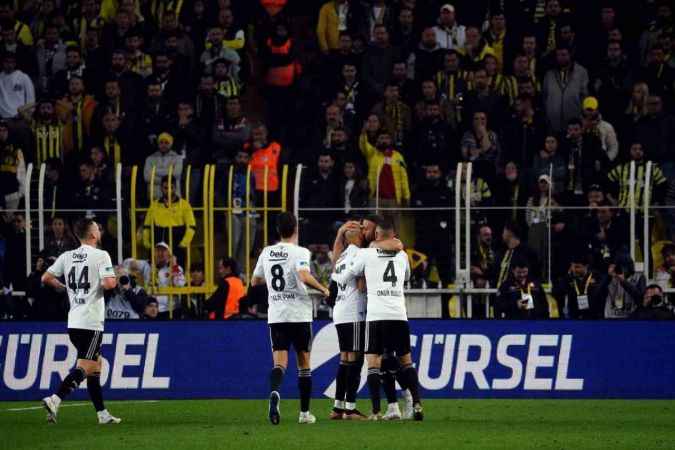 Fenerbahçe, 10 kişi kalan Beşiktaş'a mağlup oldu Fenerbahçe, 10 kişi kalan Beşiktaş'a mağlup oldu