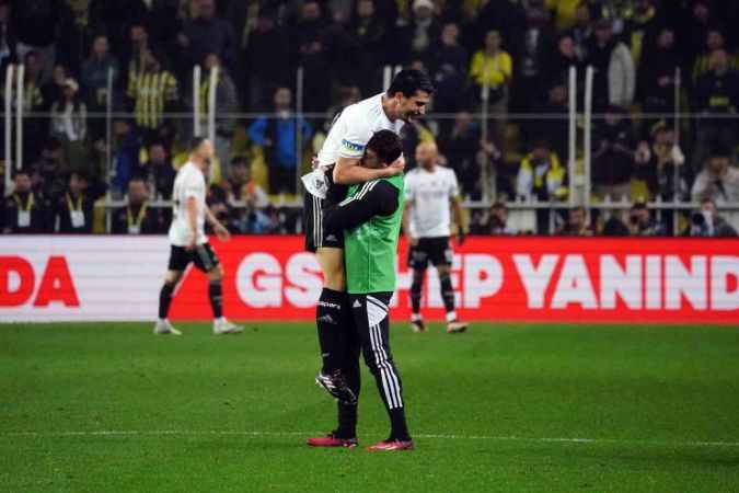 Fenerbahçe, 10 kişi kalan Beşiktaş'a mağlup oldu Fenerbahçe, 10 kişi kalan Beşiktaş'a mağlup oldu