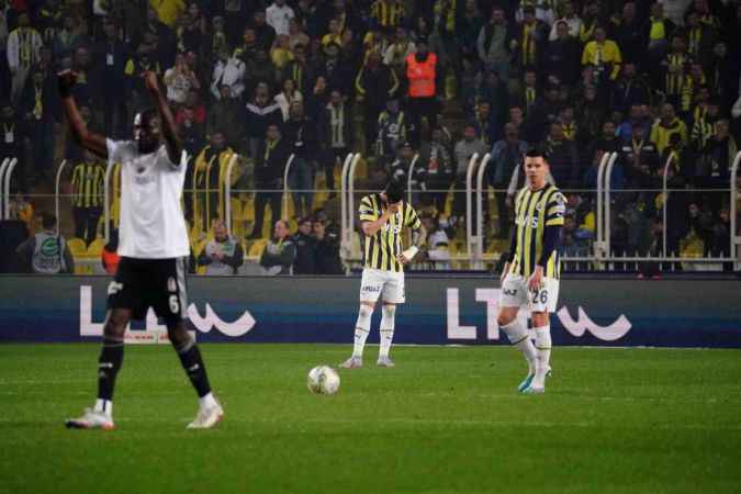 Fenerbahçe, 10 kişi kalan Beşiktaş'a mağlup oldu Fenerbahçe, 10 kişi kalan Beşiktaş'a mağlup oldu