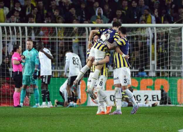Fenerbahçe, 10 kişi kalan Beşiktaş'a mağlup oldu Fenerbahçe, 10 kişi kalan Beşiktaş'a mağlup oldu
