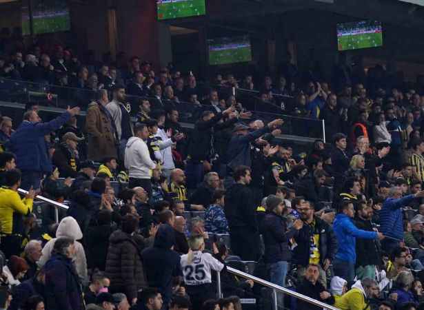 Fenerbahçe, 10 kişi kalan Beşiktaş'a mağlup oldu Fenerbahçe, 10 kişi kalan Beşiktaş'a mağlup oldu