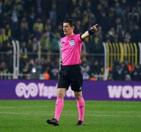 Fenerbahçe, 10 kişi kalan Beşiktaş'a mağlup oldu Fenerbahçe, 10 kişi kalan Beşiktaş'a mağlup oldu