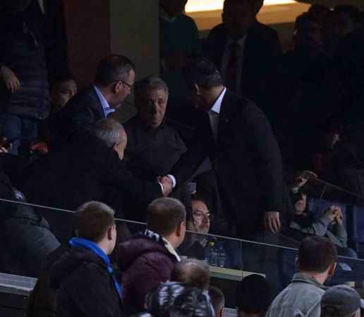 Fenerbahçe, 10 kişi kalan Beşiktaş'a mağlup oldu Fenerbahçe, 10 kişi kalan Beşiktaş'a mağlup oldu