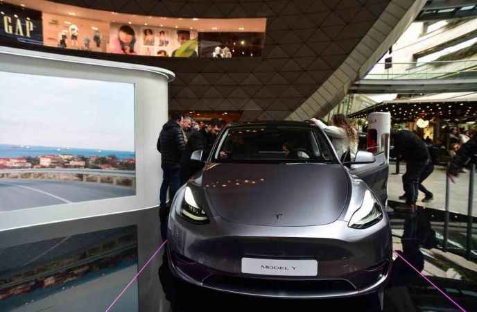 Tesla araçlara yoğun ilgi Tesla araçlara yoğun ilgi