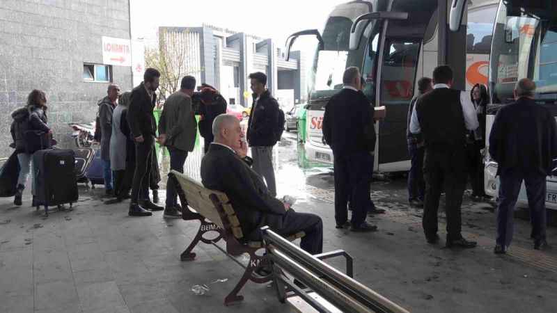 Afetzedeler memleketlerine dönüyor Afetzedeler memleketlerine dönüyor