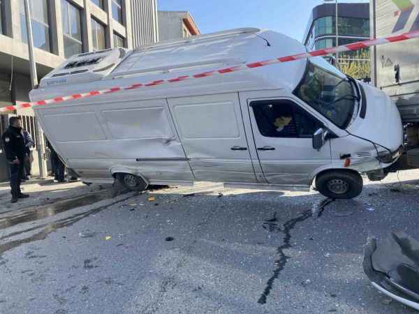 Bağcılar’da zincirleme kazanın video görüntüleri ortaya açıktı Bağcılar’da zincirleme kazanın video görüntüleri ortaya açıktı