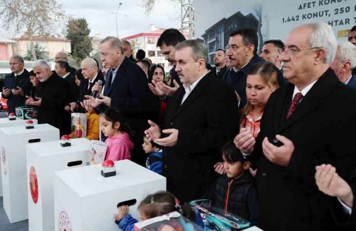 Bu seçimler Türkiye’nin sadece gelecek 5 yılını değil, çeyrek ve yarım asrını da belirleyecek Bu seçimler Türkiye’nin sadece gelecek 5 yılını değil, çeyrek ve yarım asrını da belirleyecek