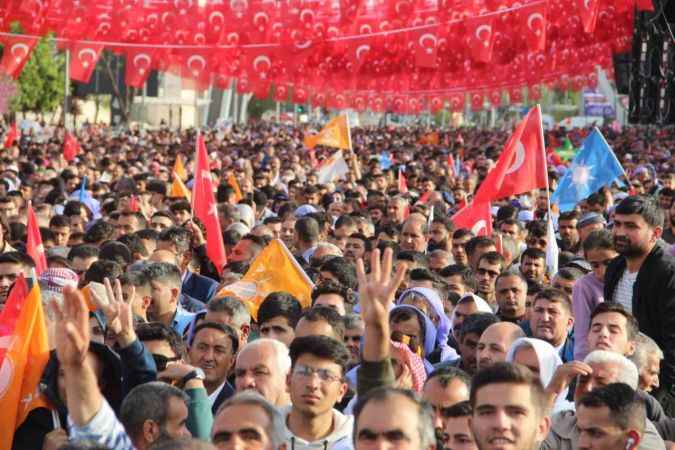 Ekonomik sıkıntı ve hayat pahalılığını yine biz çözeceğiz Ekonomik sıkıntı ve hayat pahalılığını yine biz çözeceğiz