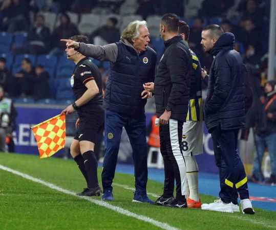 Fenerbahçe yine geriden gelip kazandı Fenerbahçe yine geriden gelip kazandı