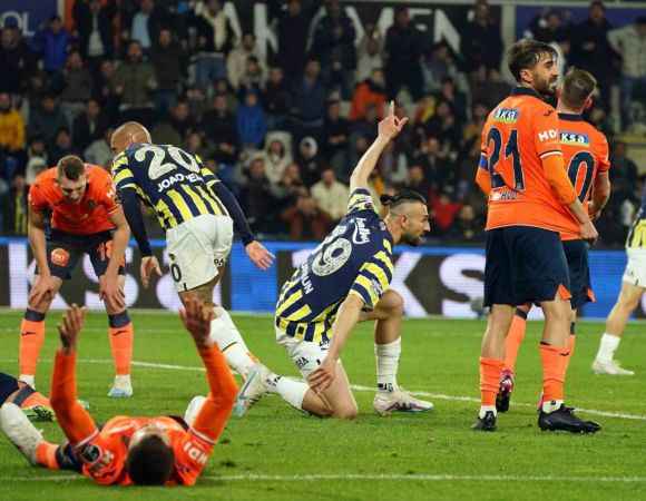 Fenerbahçe yine geriden gelip kazandı Fenerbahçe yine geriden gelip kazandı