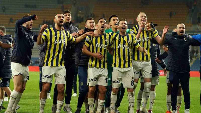 Fenerbahçe yine geriden gelip kazandı Fenerbahçe yine geriden gelip kazandı