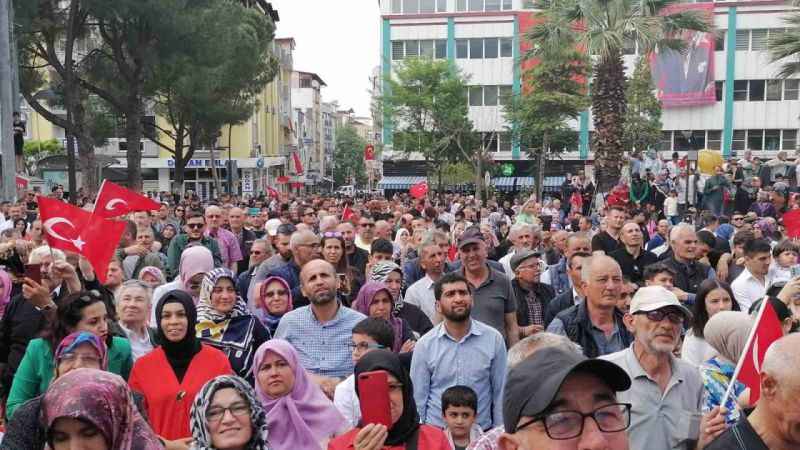 Bakan Kasapoğlu'nun Togg'una Manisa’da büyük ilgi Bakan Kasapoğlu'nun Togg'una Manisa’da büyük ilgi