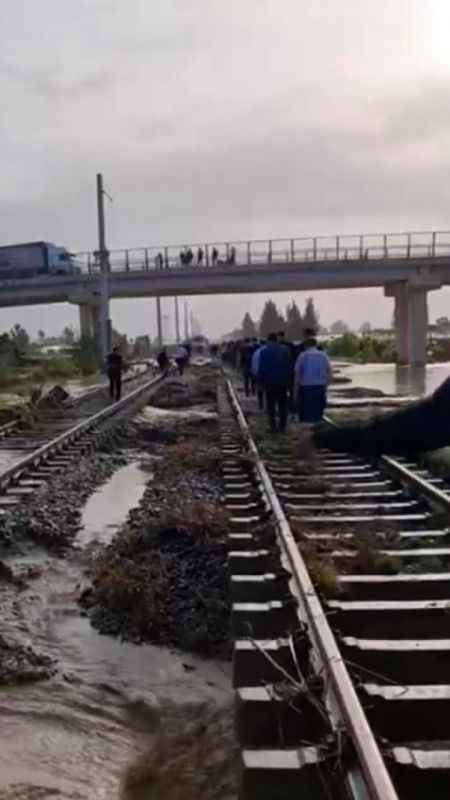 Mersin’de şiddetli yağış tren seferlerini vurdu Mersin’de şiddetli yağış tren seferlerini vurdu