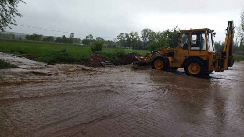 Çorum’da kuvvetli sağanak tarım arazilerini vurdu, hayatı felç etti Çorum’da kuvvetli sağanak tarım arazilerini vurdu, hayatı felç etti