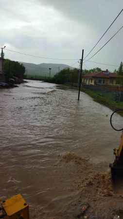 Çorum’da kuvvetli sağanak tarım arazilerini vurdu, hayatı felç etti Çorum’da kuvvetli sağanak tarım arazilerini vurdu, hayatı felç etti
