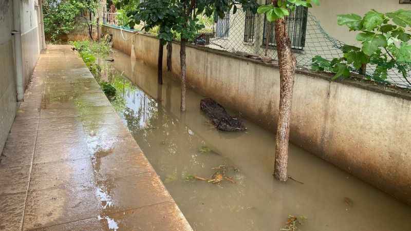 Antalya’da 15 dakikalık sağanak yağmur hayatı felç etti Antalya’da 15 dakikalık sağanak yağmur hayatı felç etti