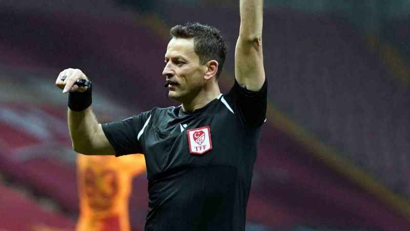 Fenerbahçe - Sivasspor maçının hakemi Volkan Bayarslan  Fenerbahçe - Sivasspor maçının hakemi Volkan Bayarslan