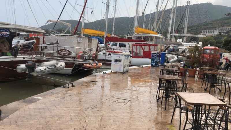 Datça’da yağmur sonrası denizin rengini değiştirdi Datça’da yağmur sonrası denizin rengini değiştirdi