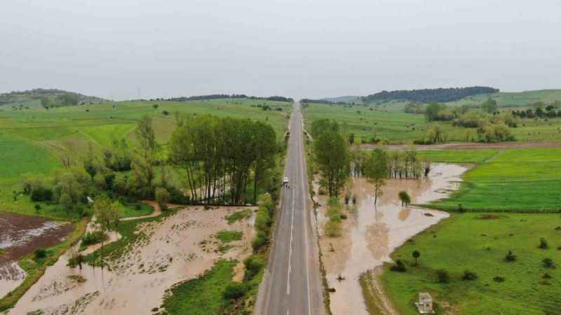 Kastamonu’da sel yüzünden yol çöktü, tarım arazileri sular altında kaldı